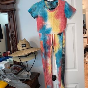 Women’s s/m top and bottom. Makes that booty pop